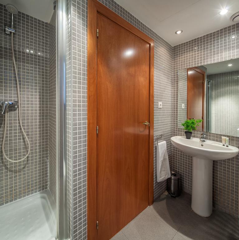 Habitat Apartments Carders برشلونة الغرفة الصورة